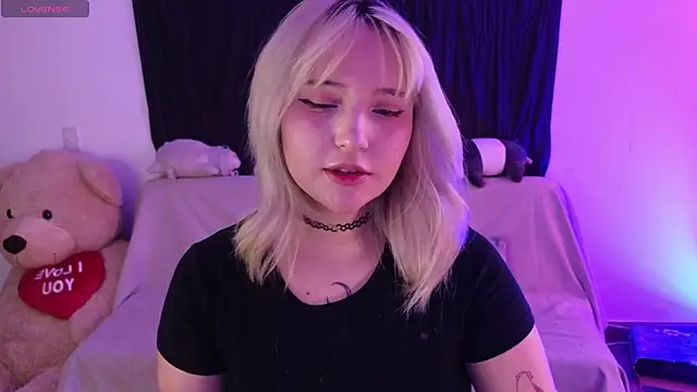 Snapshot of KuroChan420 chatting on 02/28/25, 10:39 KuroChan420 online show from 02/28/25, 10:39