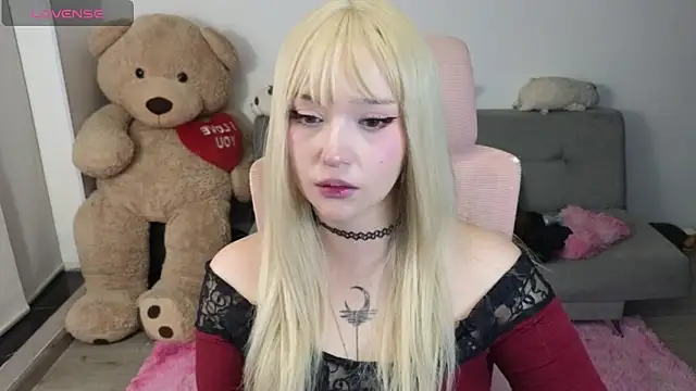 Snapshot of KuroChan420 chatting on 06/10/26, 02:13 KuroChan420 online show from 06/10/26, 02:13