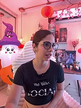 Snapshot of Zoe_Bae chatting on 10/15/25, 10:18 Zoe Bae online show from 10/15/25, 10:18