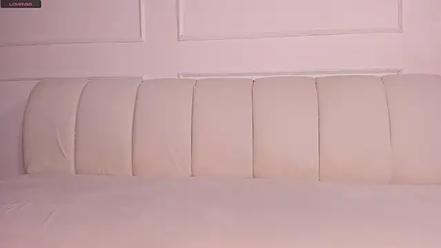 Snapshot of Emma_jonness chatting on 01/08/25, 08:18 Emma jonness online show from 01/08/25, 08:18