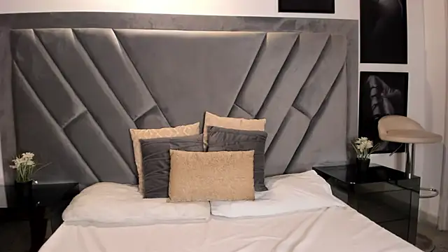 Snapshot of Emma_jonness chatting on 01/13/26, 06:01 Emma jonness online show from 01/13/26, 06:01