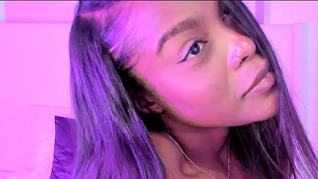 Snapshot of Emma_jonness chatting on 11/29/25, 05:02 Emma jonness online show from 11/29/25, 05:02