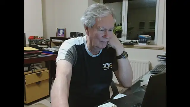 Snapshot of alan_inlondon chatting on 02/15/26, 10:52 alan inlondon online show from 02/15/26, 10:52