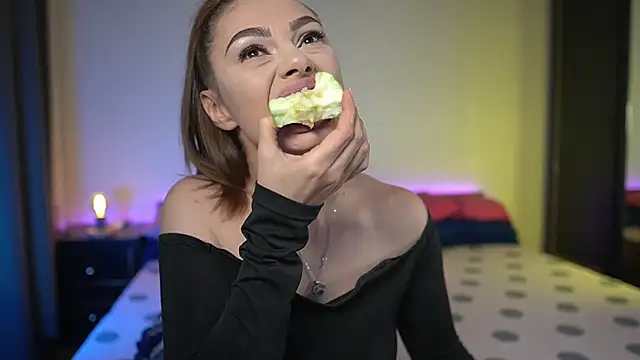 TiffanyPierce online show from 10/10/25, 08:20
