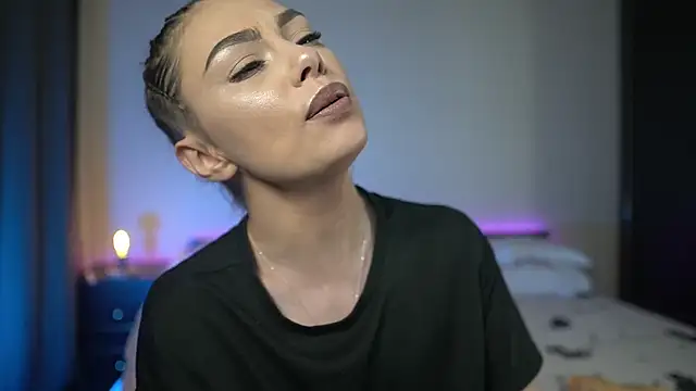 TiffanyPierce online show from 02/04/26, 09:10