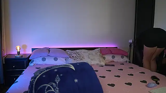 TiffanyPierce online show from 10/01/25, 08:24
