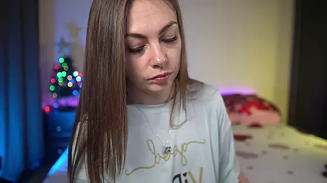 Snapshot of TiffanyPierce chatting on 12/16/25, 09:19 TiffanyPierce online show from 12/16/25, 09:19