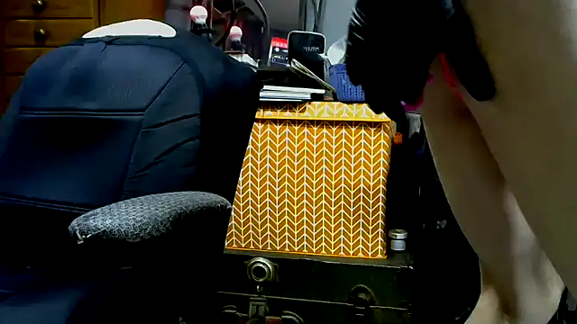 Snapshot of jjdirty6996 chatting on 11/21/25, 01:43 jjdirty6996 online show from 11/21/25, 01:43