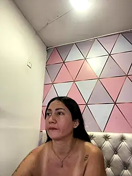 Snapshot of juliana_diaz chatting on 09/25/25, 11:27 juliana diaz online show from 09/25/25, 11:27