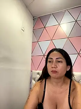Snapshot of juliana_diaz chatting on 10/06/25, 11:22 juliana diaz online show from 10/06/25, 11:22