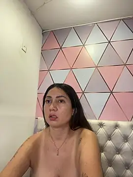 Snapshot of juliana_diaz chatting on 09/23/25, 11:17 juliana diaz online show from 09/23/25, 11:17