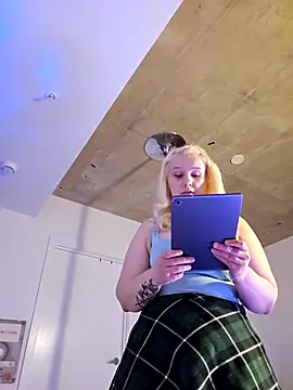 Snapshot of NikiFm chatting on 01/11/26, 11:17 NikiFm online show from 01/11/26, 11:17