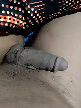 Snapshot of hq9870a chatting on 02/04/26, 04:13 hq9870a online show from 02/04/26, 04:13