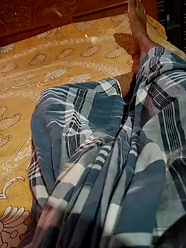 Snapshot of hq9870a chatting on 10/26/25, 04:02 hq9870a online show from 10/26/25, 04:02