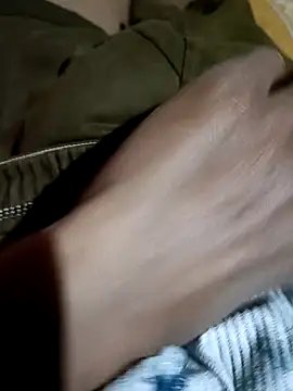 Snapshot of hq9870a chatting on 02/05/25, 08:54 hq9870a online show from 02/05/25, 08:54