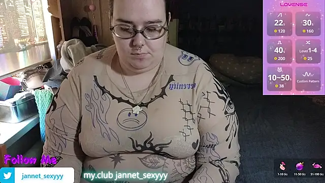 Snapshot of JannetPie chatting on 07/17/26, 12:02 JannetPie online show from 07/17/26, 12:02