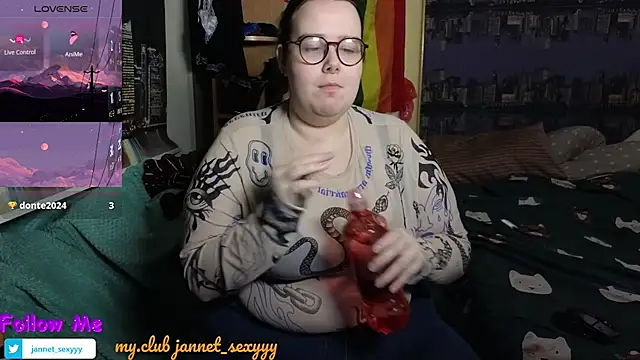 Snapshot of JannetPie chatting on 10/03/25, 12:47 JannetPie online show from 10/03/25, 12:47