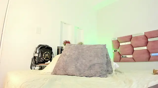 AlondraDiossa03 online show from 03/18/25, 01:57