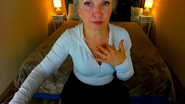 Abby Moore  online show from 04/12/26, 08:23