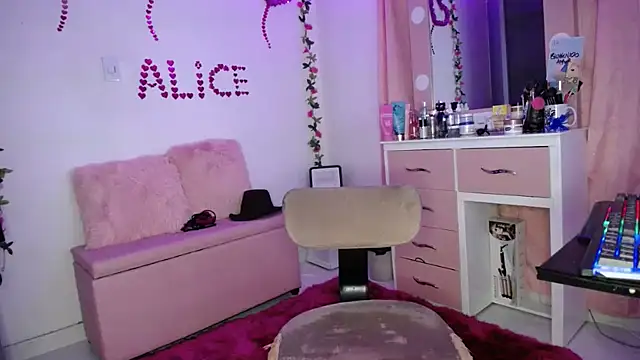 Snapshot of Megann_69 chatting on 01/23/25, 09:18 Megann 69 online show from 01/23/25, 09:18