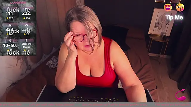 Snapshot of Shannonshine chatting on 09/19/25, 05:50 Shannonshine online show from 09/19/25, 05:50
