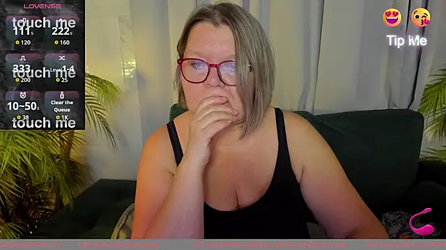 Snapshot of Shannonshine chatting on 09/30/25, 05:24 Shannonshine online show from 09/30/25, 05:24