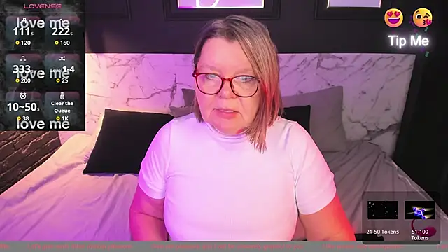 Snapshot of Shannonshine chatting on 11/18/25, 05:11 Shannonshine online show from 11/18/25, 05:11