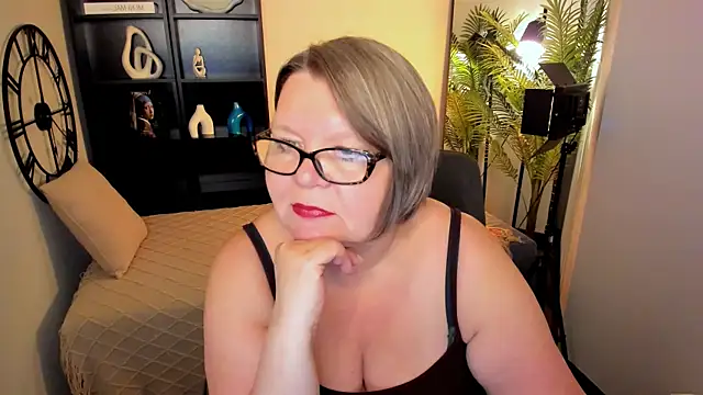 Shannonshine online show from 06/18/26, 01:38