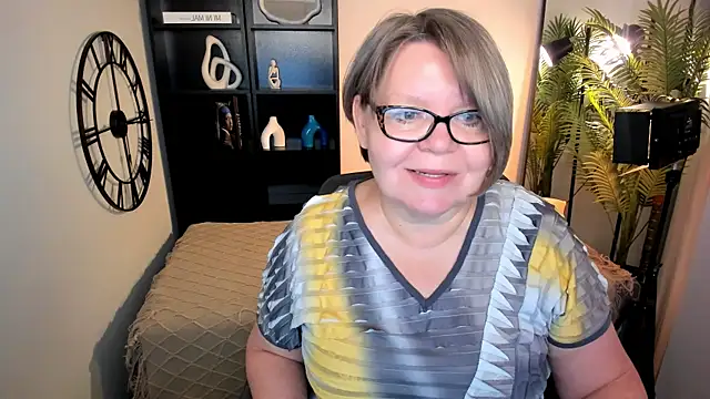 Shannonshine online show from 05/13/26, 05:25