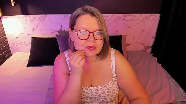 Snapshot of Shannonshine chatting on 12/05/25, 05:39 Shannonshine online show from 12/05/25, 05:39