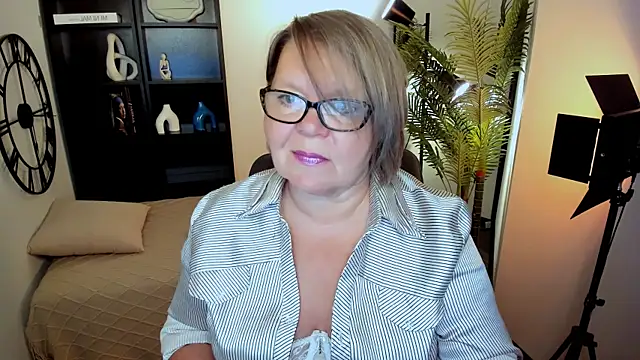 Shannonshine online show from 07/17/26, 01:19