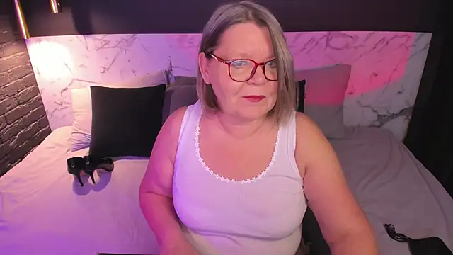 Snapshot of Shannonshine chatting on 11/05/25, 01:14 Shannonshine online show from 11/05/25, 01:14