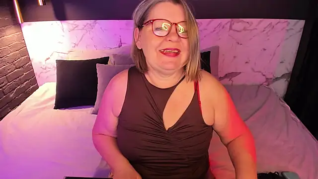 Snapshot of Shannonshine chatting on 11/25/25, 05:30 Shannonshine online show from 11/25/25, 05:30