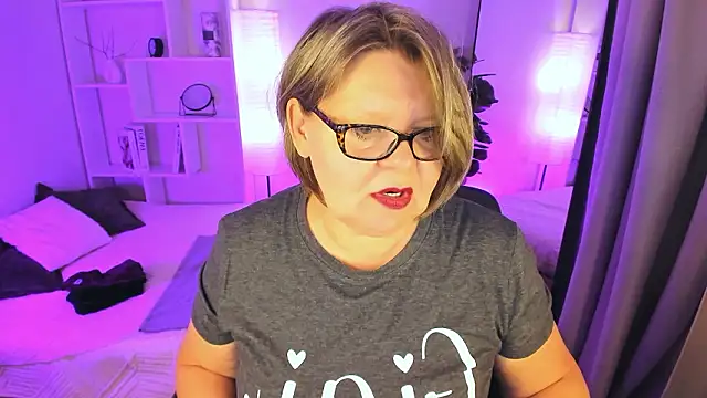 Shannonshine online show from 03/26/26, 01:09