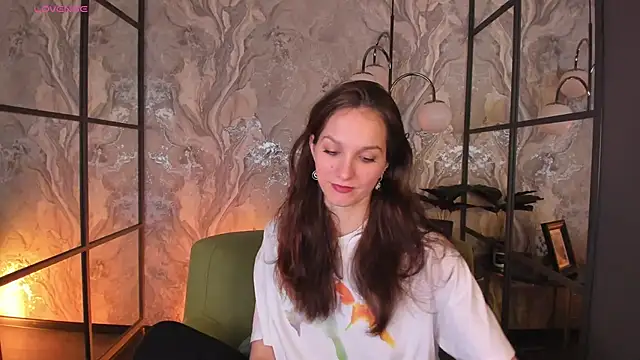 Snapshot of MirandaGlow chatting on 03/18/25, 05:45 MirandaGlow online show from 03/18/25, 05:45