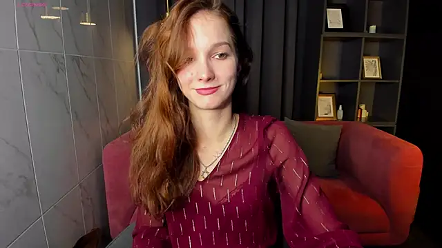 Snapshot of MirandaGlow chatting on 12/18/25, 05:45 MirandaGlow online show from 12/18/25, 05:45