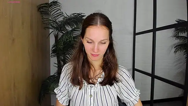 Snapshot of MirandaGlow chatting on 09/10/25, 05:50 MirandaGlow online show from 09/10/25, 05:50