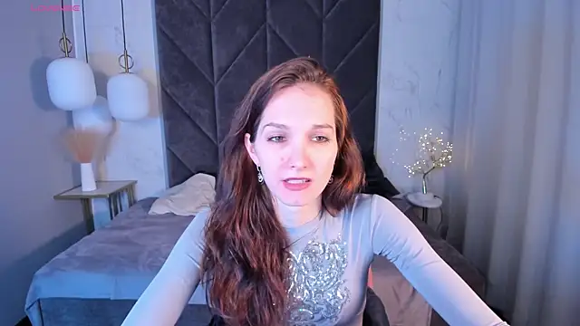 Snapshot of MirandaGlow chatting on 03/10/25, 09:01 MirandaGlow online show from 03/10/25, 09:01