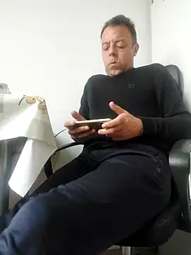 Snapshot of david_geam chatting on 10/04/25, 05:53 david geam online show from 10/04/25, 05:53