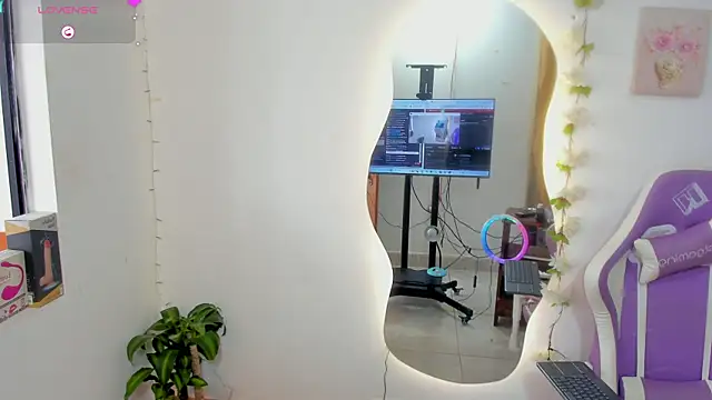 Snapshot of sofia_gold_ chatting on 09/26/25, 03:41 sofia gold  online show from 09/26/25, 03:41