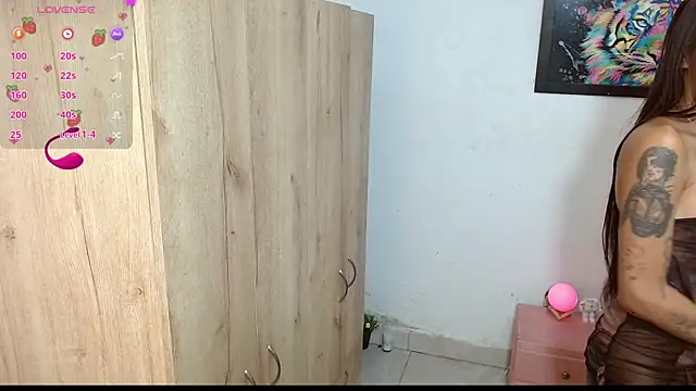 Snapshot of sofia_gold_ chatting on 01/28/25, 12:00 sofia gold  online show from 01/28/25, 12:00