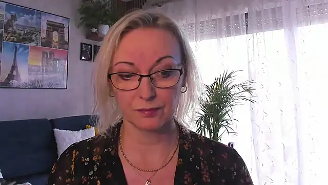vanessa chat online show from 04/19/26, 01:23