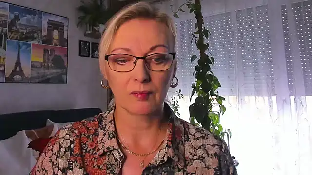 vanessa chat online show from 09/22/25, 01:28