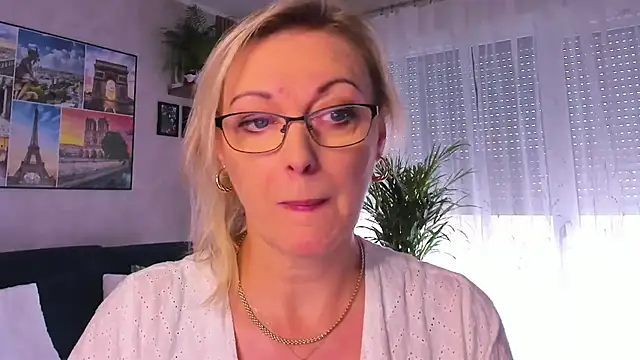 vanessa chat online show from 10/21/25, 01:21