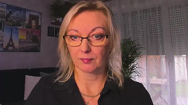 Snapshot of vanessa_chat chatting on 11/10/25, 02:22 vanessa chat online show from 11/10/25, 02:22