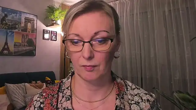 Snapshot of vanessa_chat chatting on 03/10/25, 08:23 vanessa chat online show from 03/10/25, 08:23