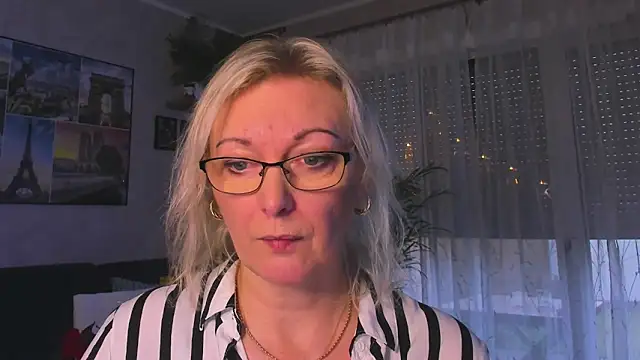 Snapshot of vanessa_chat chatting on 12/17/25, 02:22 vanessa chat online show from 12/17/25, 02:22