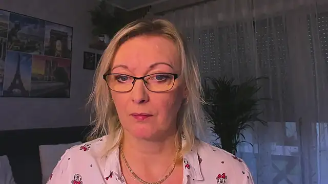 Snapshot of vanessa_chat chatting on 12/04/25, 02:16 vanessa chat online show from 12/04/25, 02:16