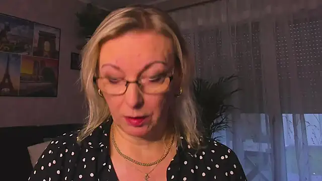 Snapshot of vanessa_chat chatting on 11/25/25, 02:17 vanessa chat online show from 11/25/25, 02:17