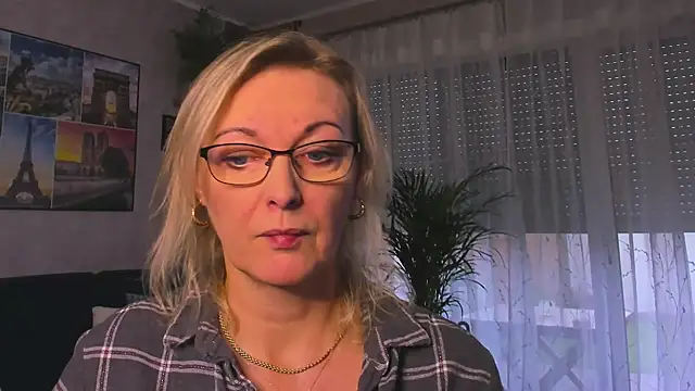 vanessa chat online show from 11/20/25, 02:18